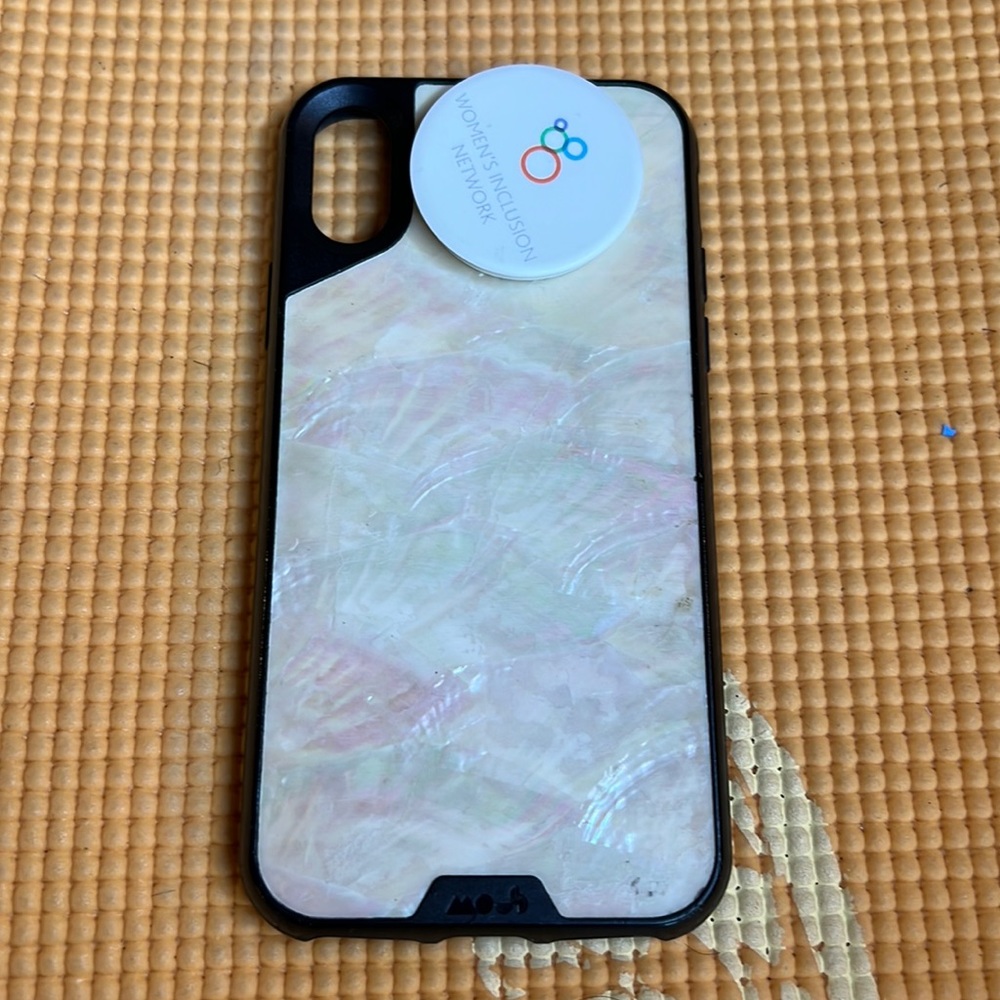 Very nice seashell in black case by Mos . Great change for the wardrobe.